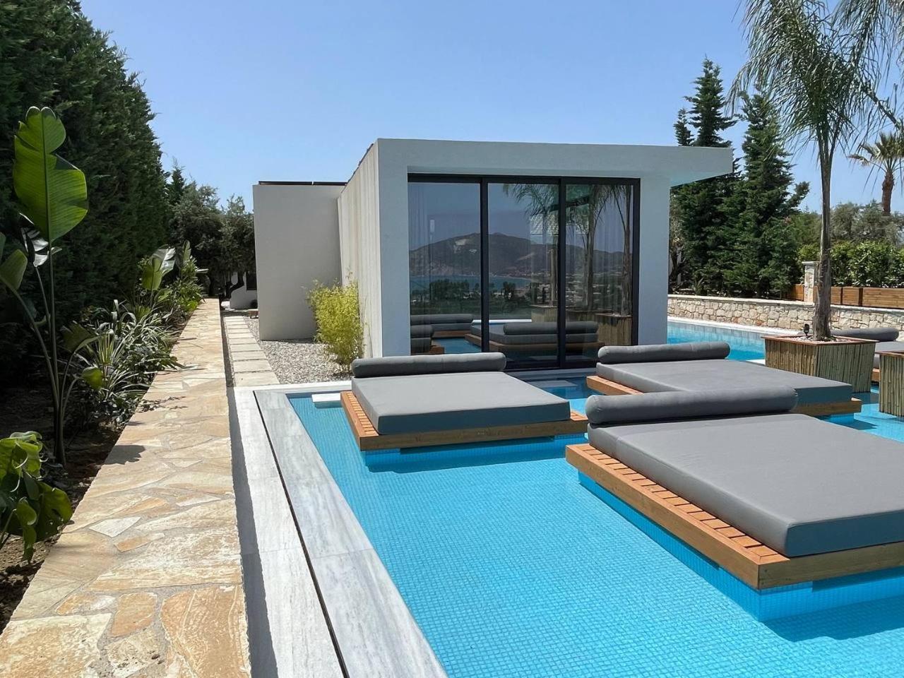 Polyxeni Villa
